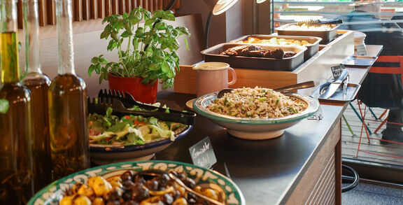 Magdas Brunch Eingelefre Oliven Zitronen Salate
